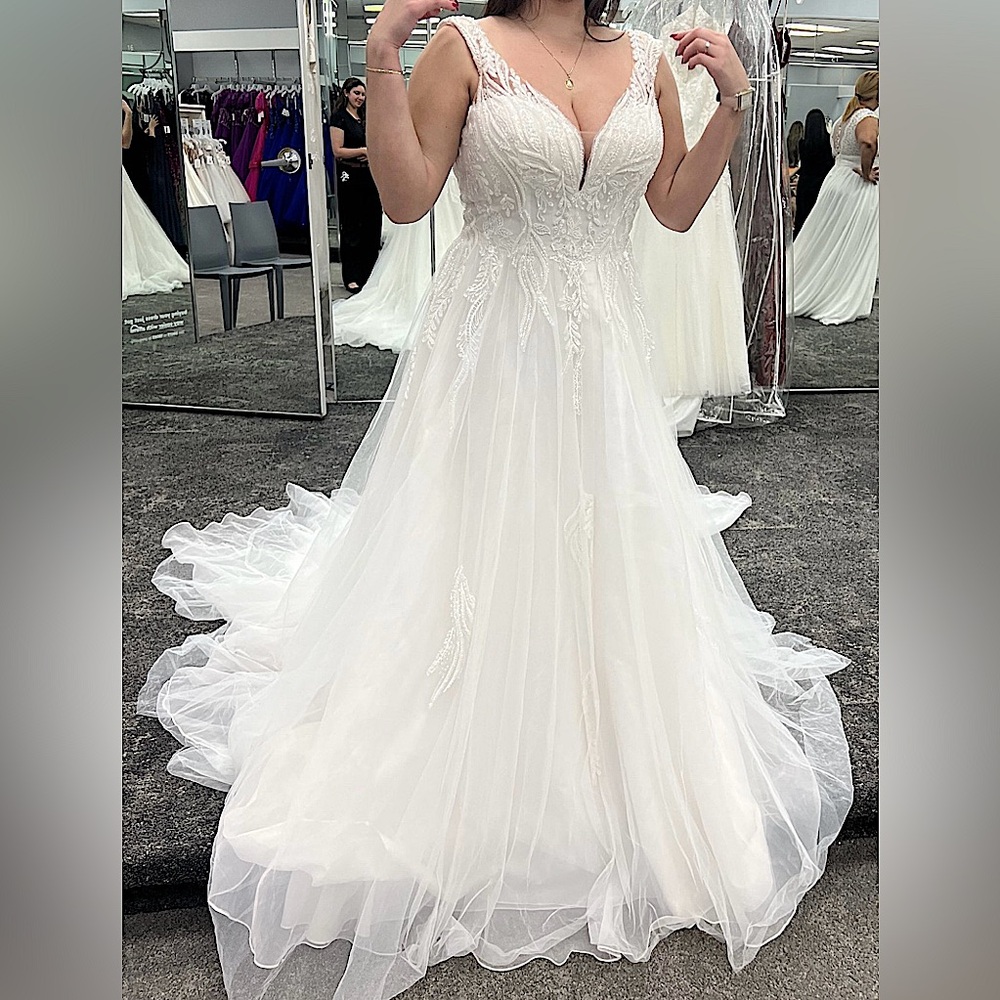 Oleg Casini 2024 Wedding Dress Size 10